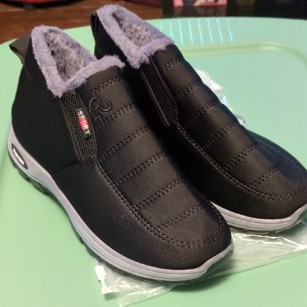 Ladies Black Winter Boots Brand New!